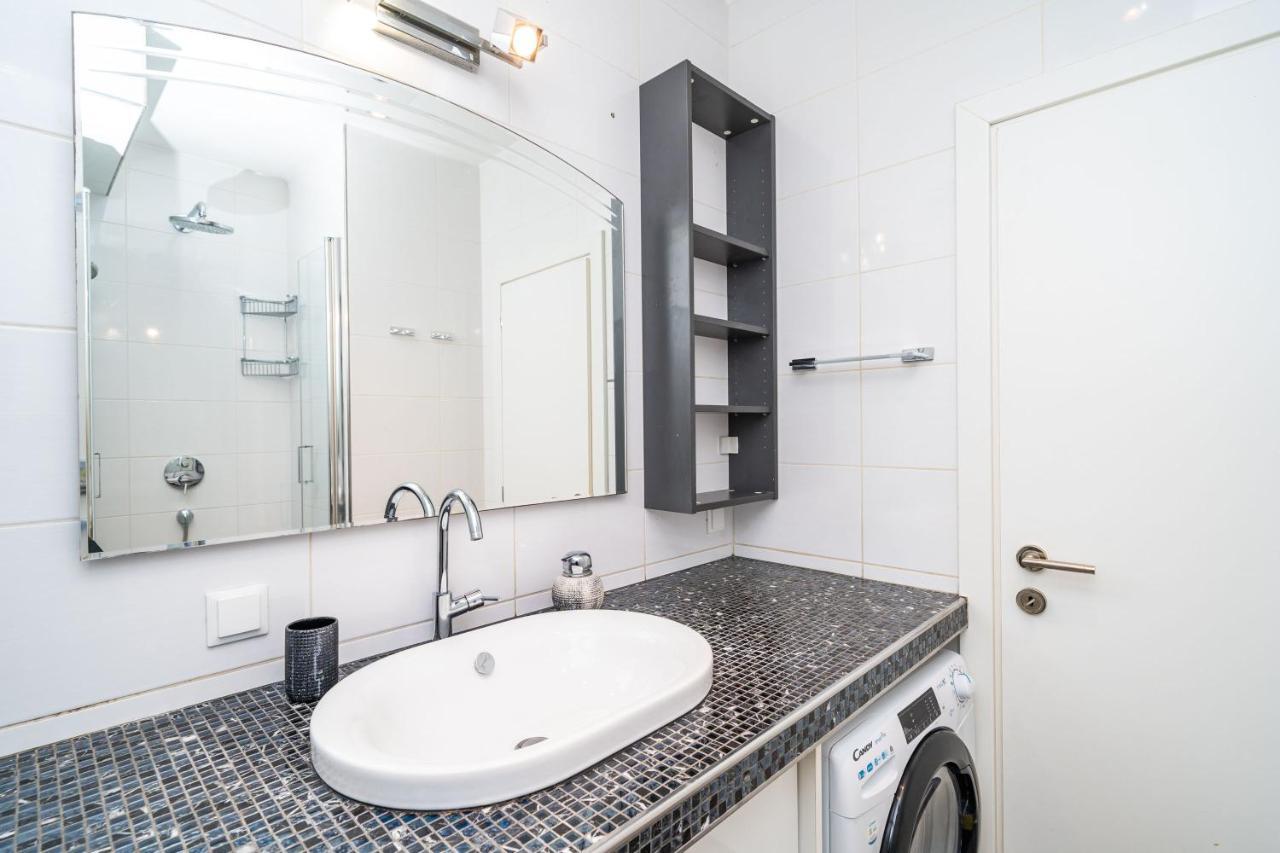 Spacious Two Bedroom *
